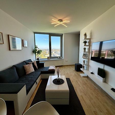 Apartamento Three Towers With Beautiful View And Parking! Bratislava Exterior foto